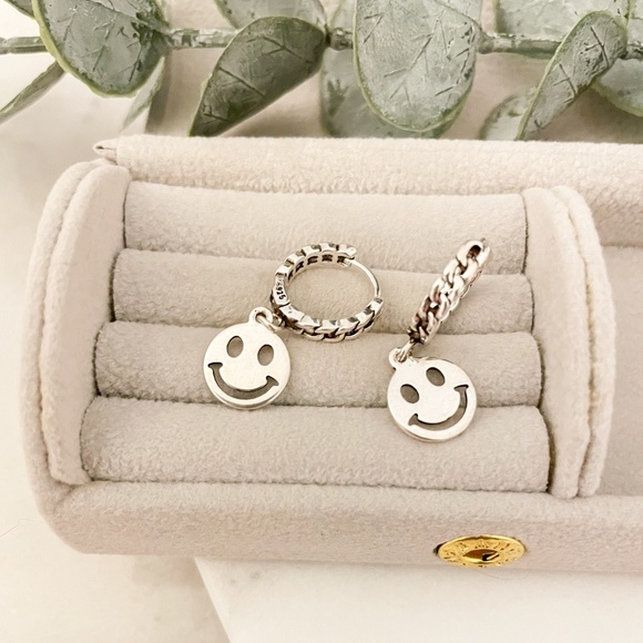 925 Sterling Silver Smiley Face Earrings Small Hoop Happy Face Earrings - Picture 1 of 4
